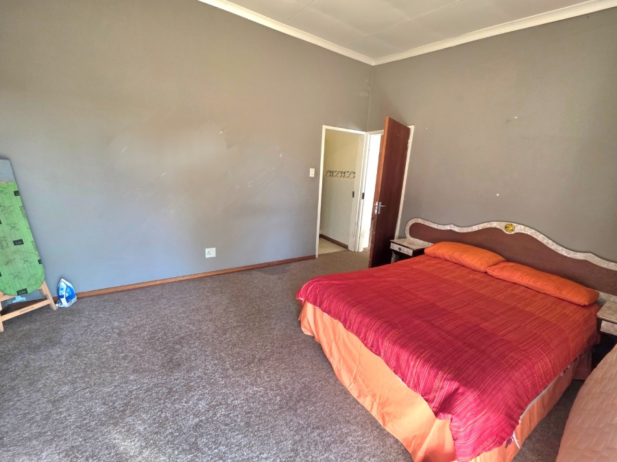 5 Bedroom Property for Sale in Jordania Free State